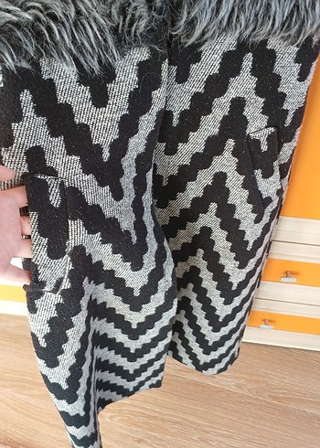 Kürk Detaylı %100 yün Gri Zebra Desenli Uzun Yelek - Görsel 6