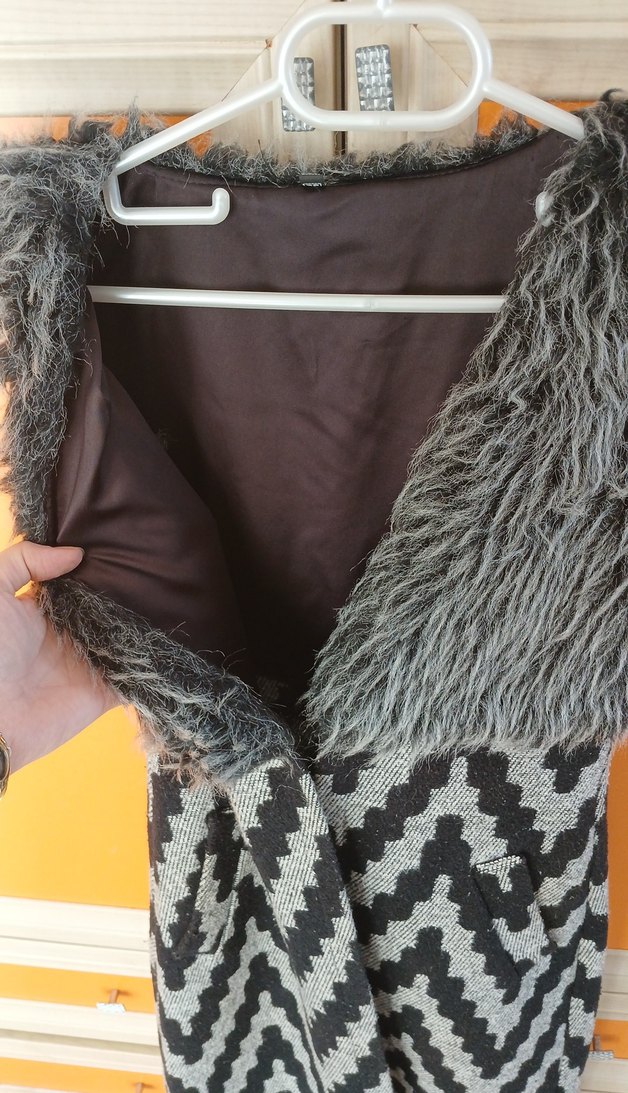 Kürk Detaylı %100 yün Gri Zebra Desenli Uzun Yelek - Görsel 5