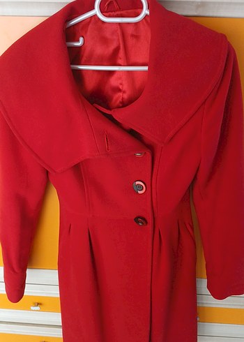 Kırmızı Düğmeli Kadın Kaban - Görsel 5