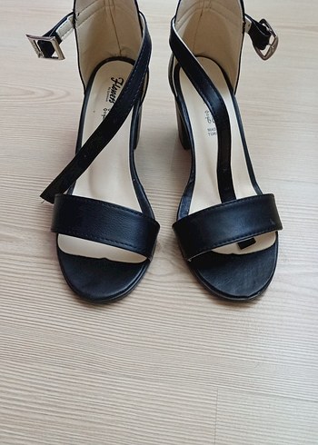 Siyah Bağlamalı Stiletto Topuklu Kadın Ayakkabı