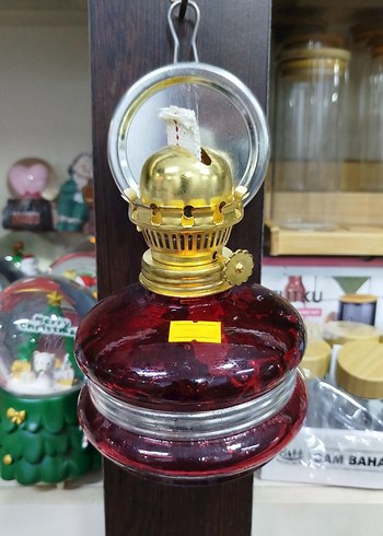 Kırmızı Renkli Antika Gaz Lambası