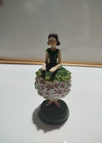 Koyu Renkli Kaktüs Üstünde Oturan Figürin - Görsel 7