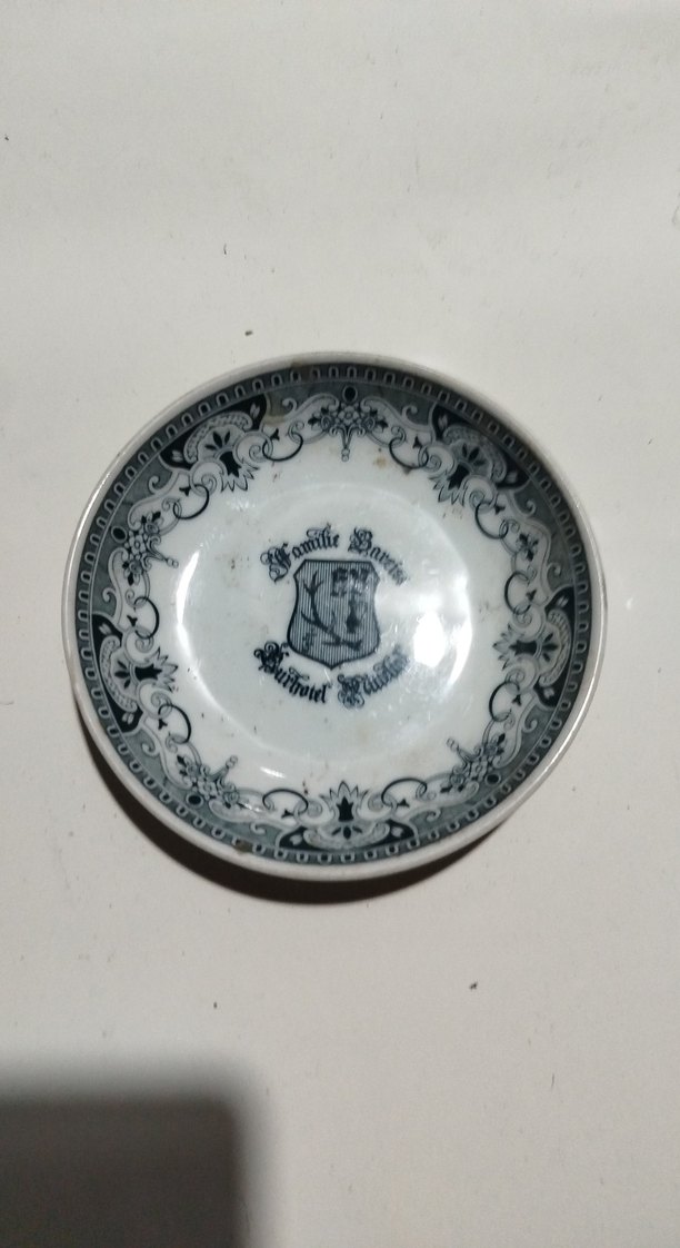 Gri ve Beyaz Desenli Seramik Tabak - Görsel 2