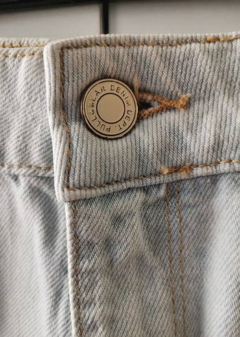 Yırtık Detaylı Gri Mini Denim Şort - Görsel 5