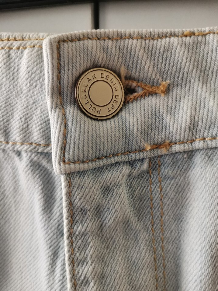 Yırtık Detaylı Gri Mini Denim Şort - Görsel 5