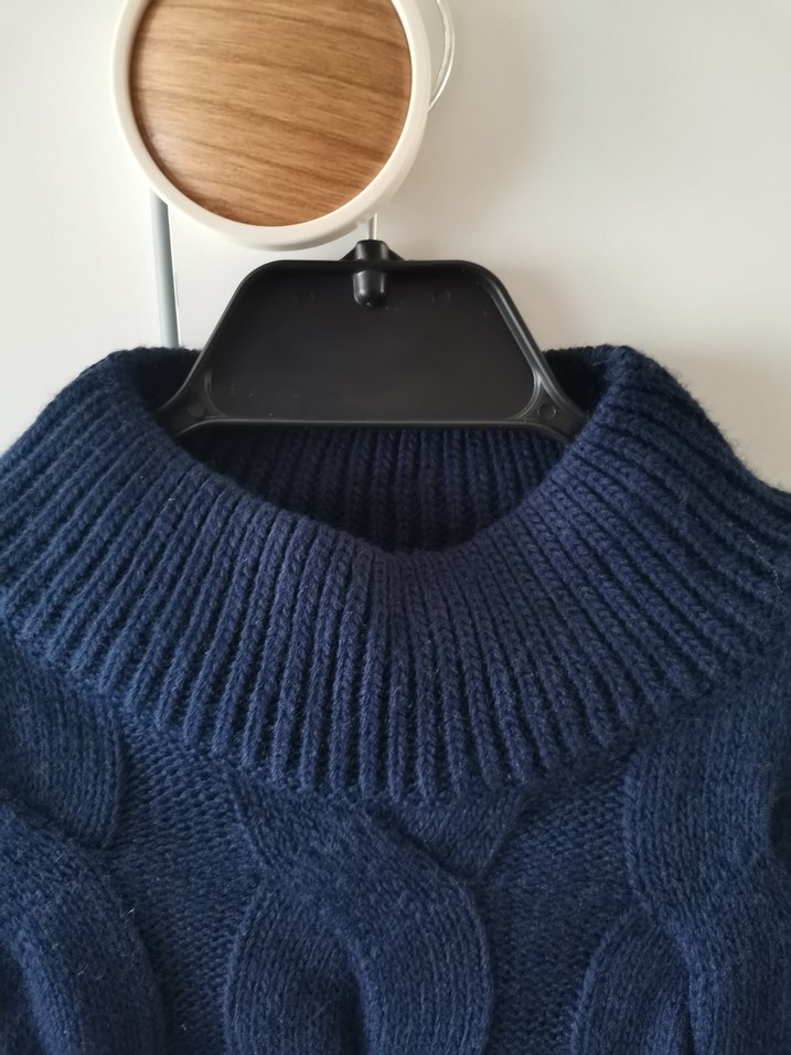 Alt - üst takım 
Kadın Lacivert Boğazlı Örgü kazak ve etek - Görsel 3