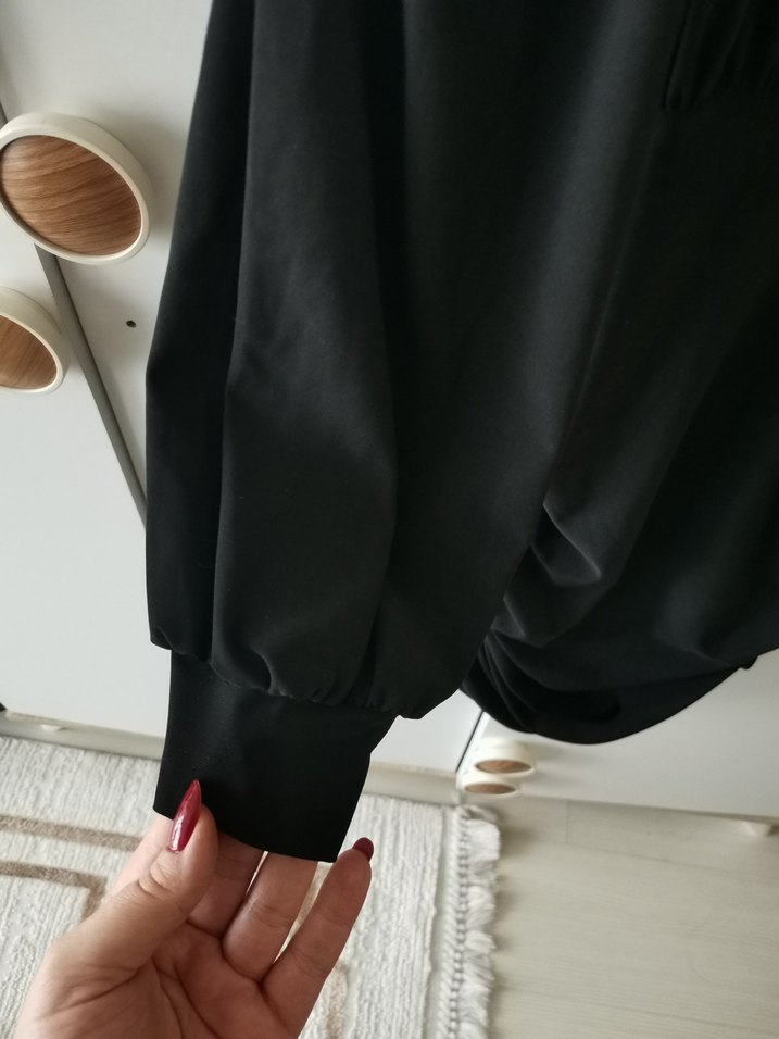 Drapeli Siyah Uzun V Yakalı Strappy Elbise - Görsel 5