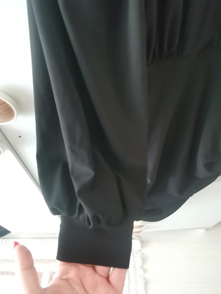 Drapeli Siyah Uzun V Yakalı Strappy Elbise - Görsel 4