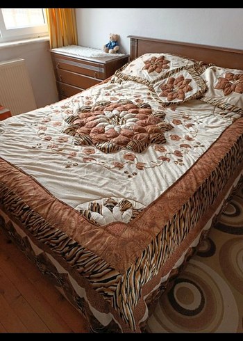 Kahverengi Nakışlı Yatak Örtüsü - Görsel 6