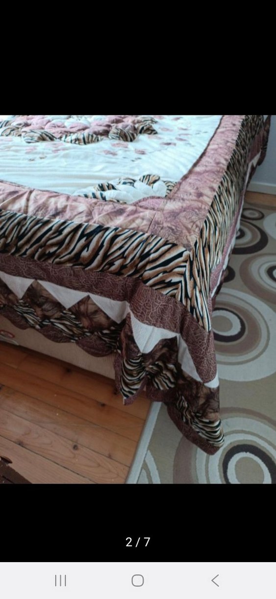 Kahverengi Nakışlı Yatak Örtüsü - Görsel 2