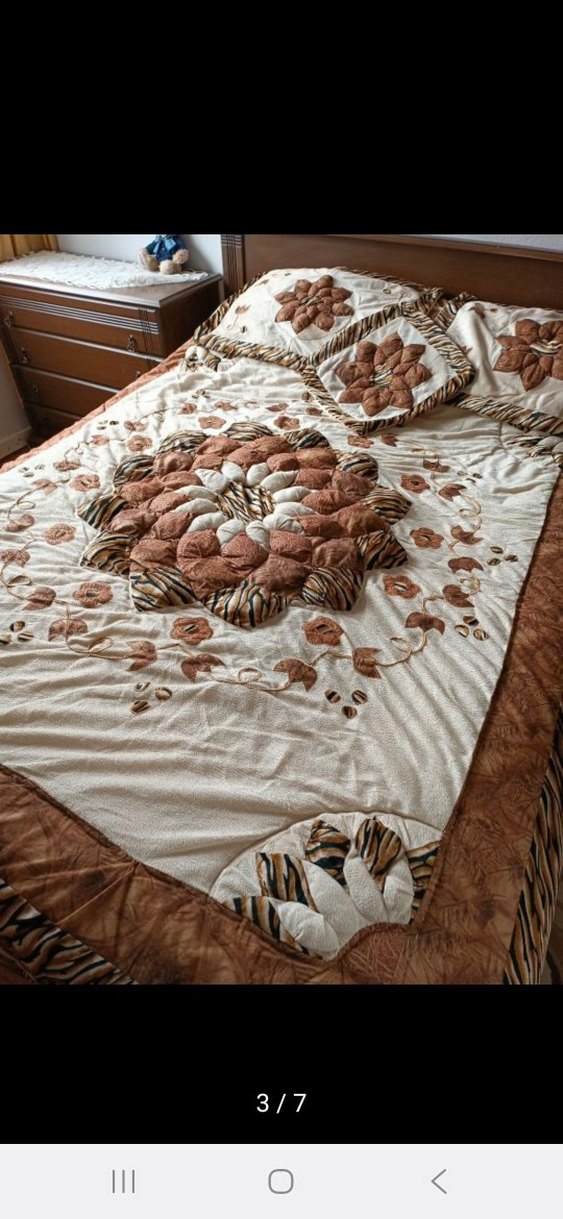 Kahverengi Nakışlı Yatak Örtüsü - Görsel 3