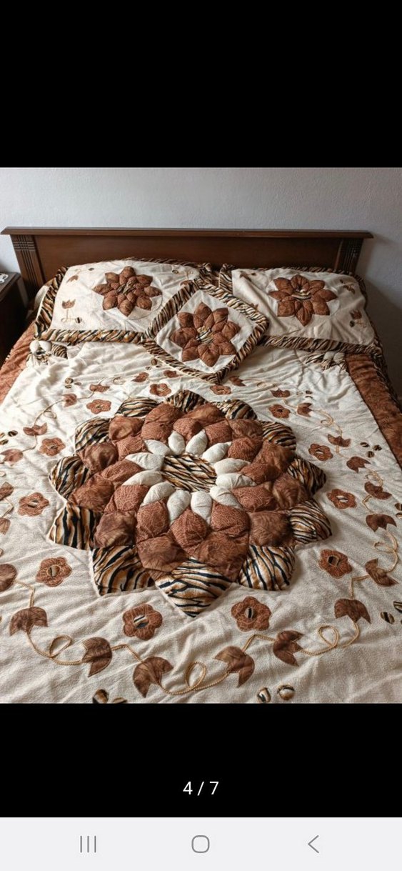 Kahverengi Nakışlı Yatak Örtüsü - Görsel 4