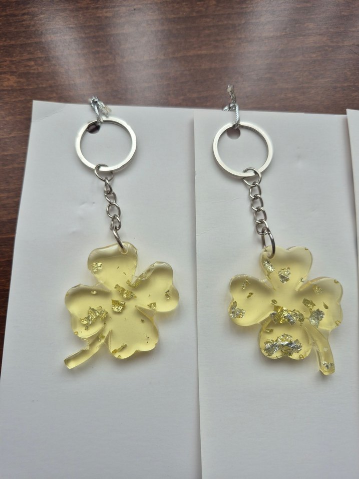 Altın Renkli Boncuklu Yonca Anahtarlık - Görsel 2