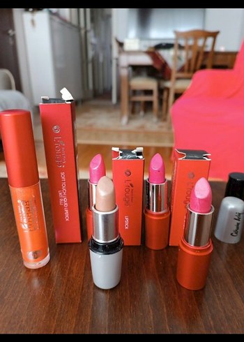 Canlı Kırmızı Ruj Seti - Görsel 2