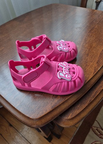 Kız Çocuk Pembe Barbie Tokalı Sandalet - Görsel 2