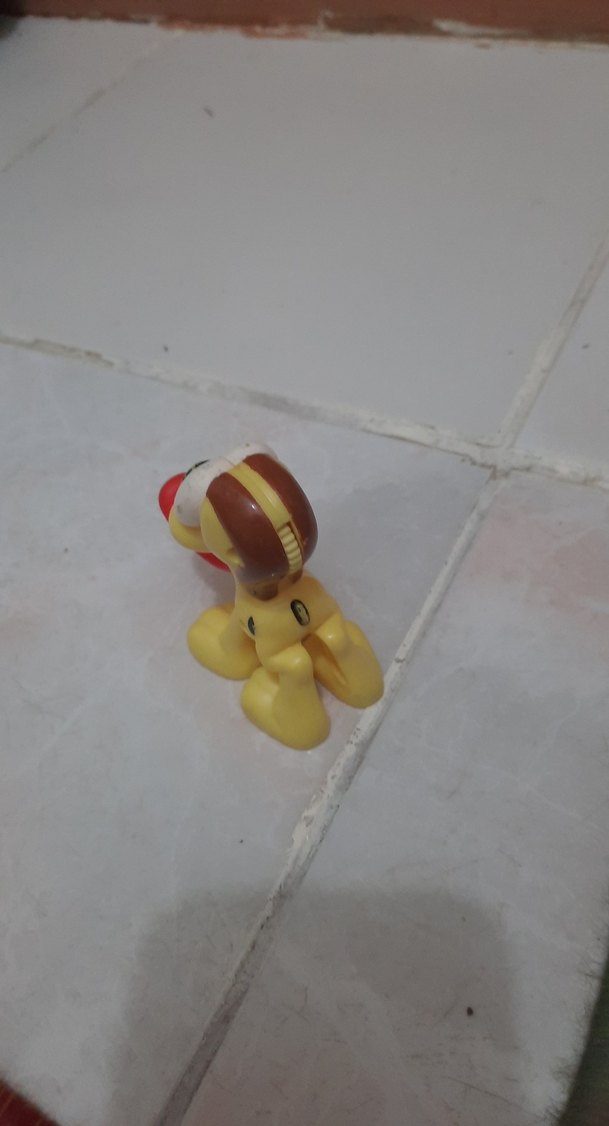 Renkli Sarı Aksiyon Figürü - Görsel 2