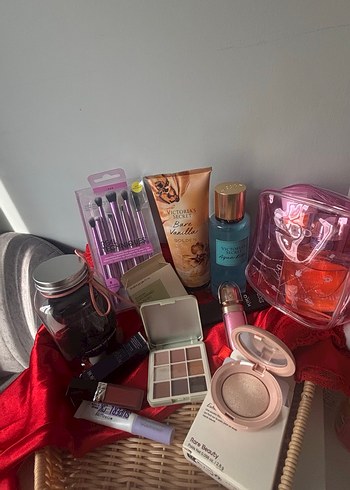 Beden Renk Pembe Makyaj Seti ve Aksesuarları