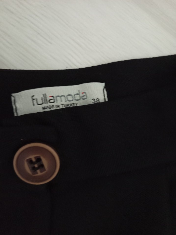 Düğmeli Siyah Midi KadınPantolon - Görsel 3