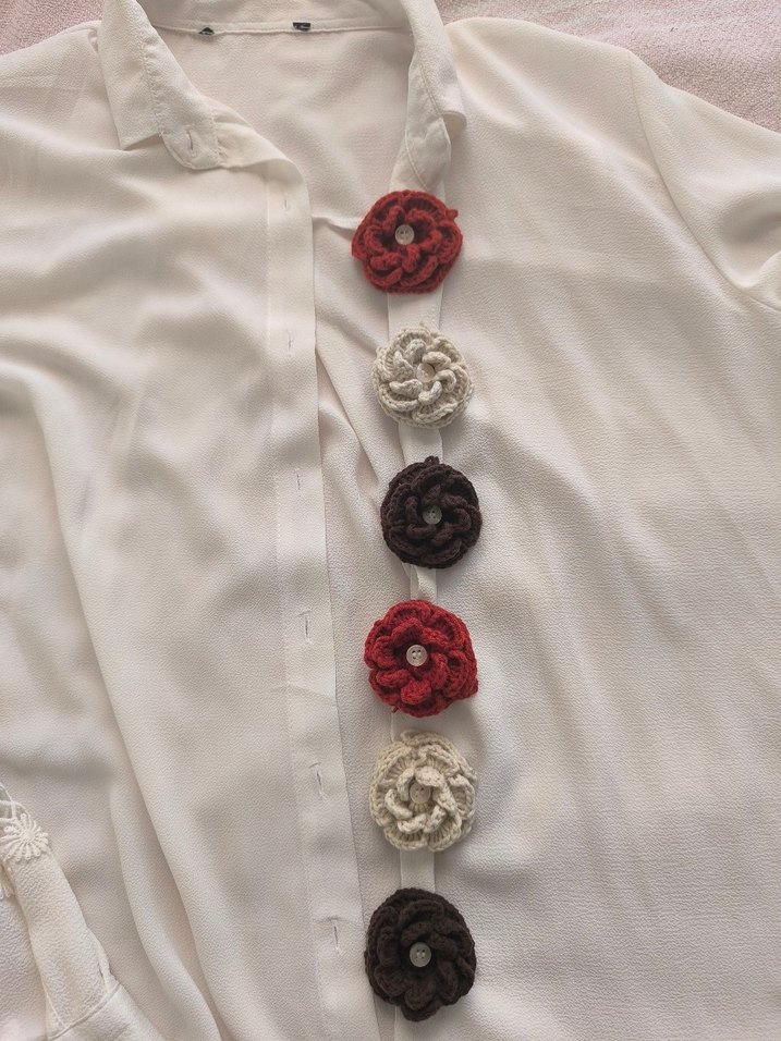 El örgüsü renk renk düğme gülleri  - Görsel 2