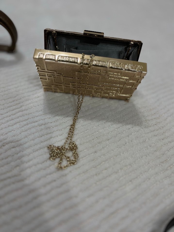 Gold Renk Metal Abiye Clutch Çanta  Zincir Askılı - Görsel 3