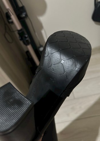 Kadın Siyah Dizüstü Topuklu Çizme - Görsel 2