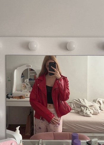 Stradivarius kırmızı deri ceket