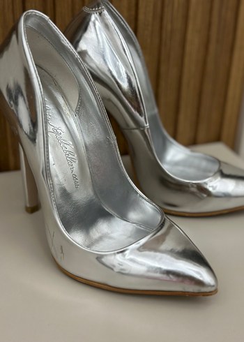 Pelinin Ayakkabıları 37