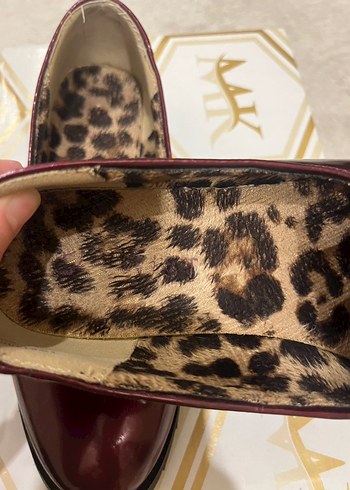 Bordo Parlak Leopar Desenli Kız Loafer - Görsel 3
