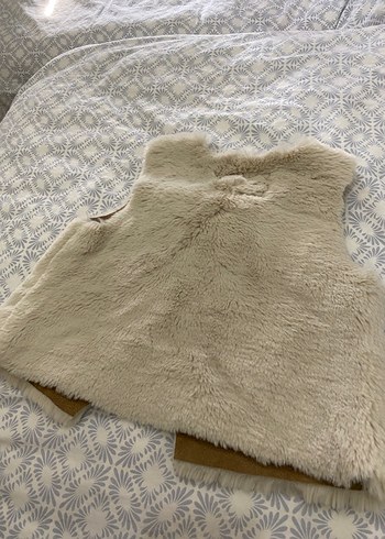 Kız Çocuk Bej Kürklü Yelek - Görsel 3