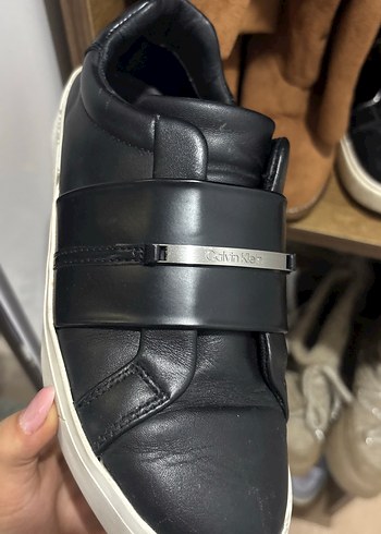 Siyah deri ayaklı - Görsel 2