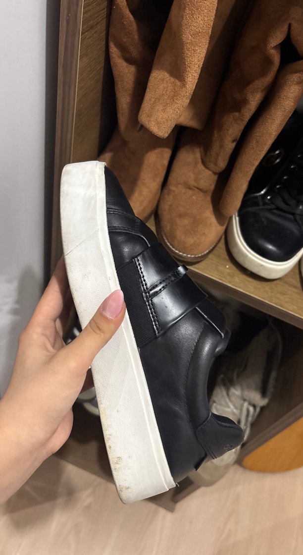 Siyah deri ayaklı - Görsel 5