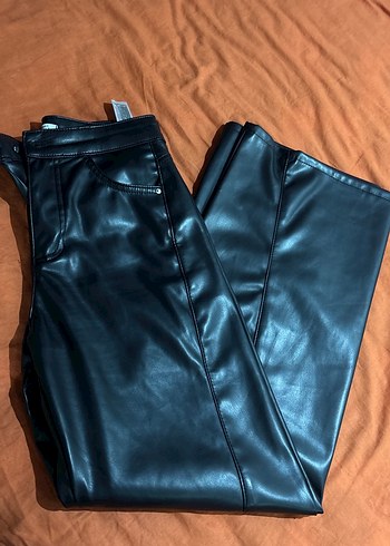 Düğmeli Siyah Deri Kadın Pantolon - Görsel 4