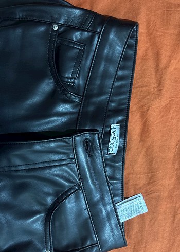 Düğmeli Siyah Deri Kadın Pantolon - Görsel 2