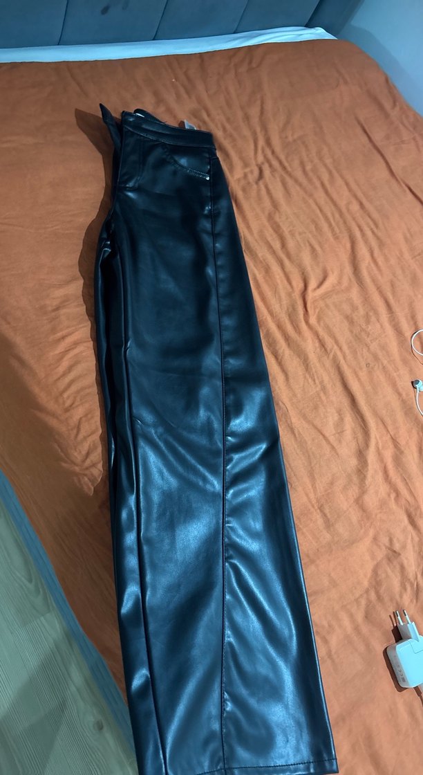 Düğmeli Siyah Deri Kadın Pantolon - Görsel 3