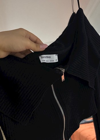 Siyah Fermuarlı madona yaka Kısa body - Görsel 4