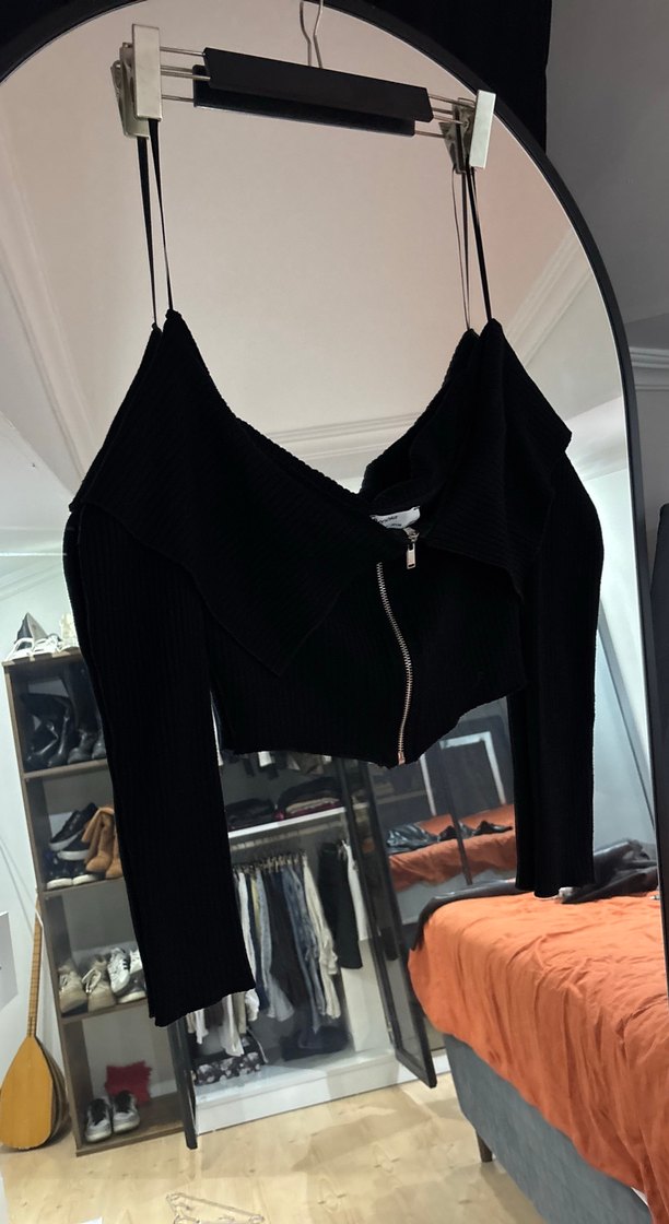 Siyah Fermuarlı madona yaka Kısa body - Görsel 3