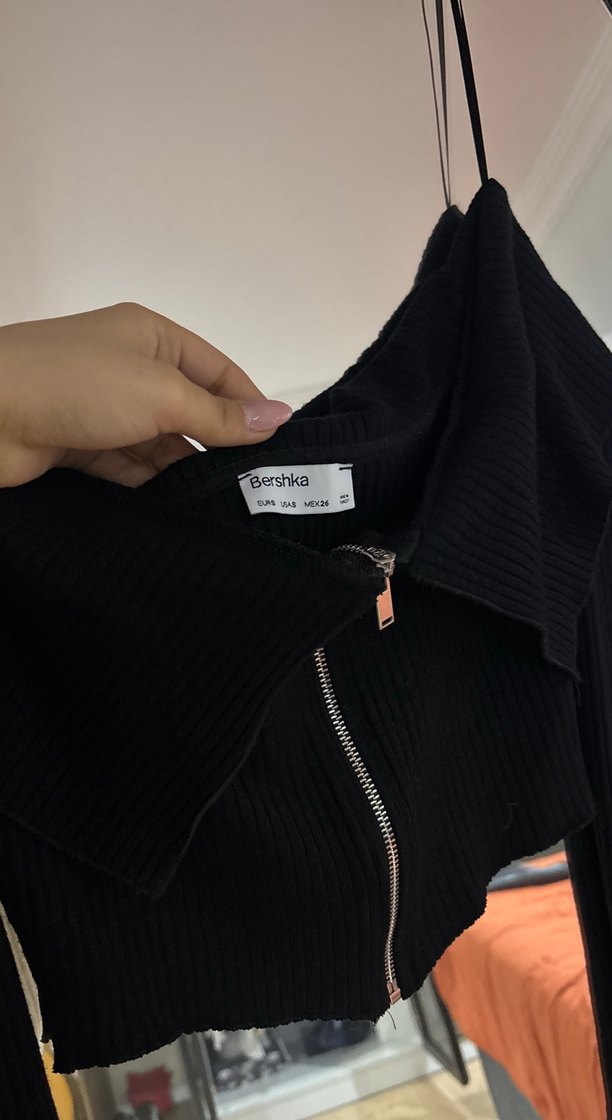 Siyah Fermuarlı madona yaka Kısa body - Görsel 4