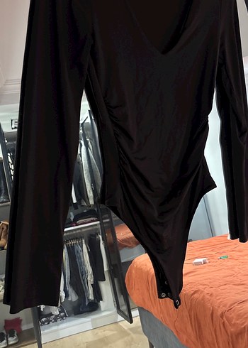 Siyah V Yaka Uzun Kollu Drapeli Bluz - Görsel 4