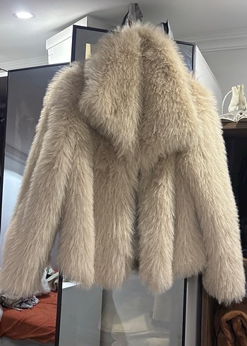 Bej Kadın Kürk Detaylı Sokak Stili Mont - Görsel 3