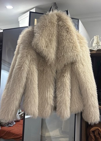 Bej Kadın Kürk Detaylı Sokak Stili Mont - Görsel 2