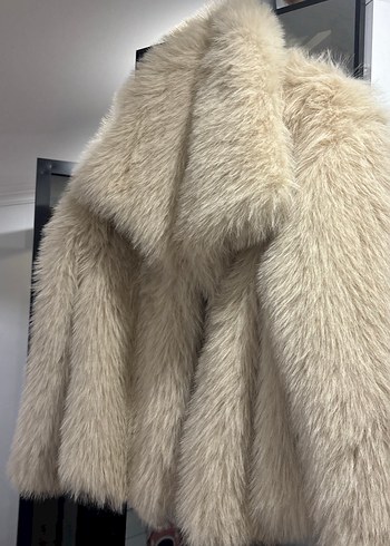 Bej Kadın Kürk Detaylı Sokak Stili Mont - Görsel 5