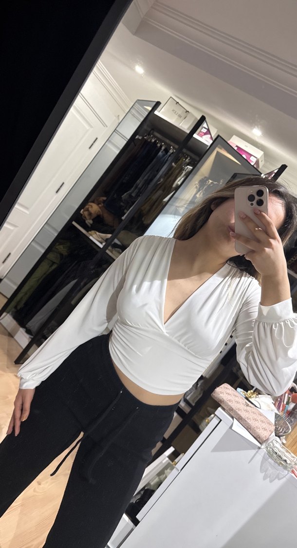 Beyaz V Yaka Uzun Kollu Kadın Bluz - Görsel 3