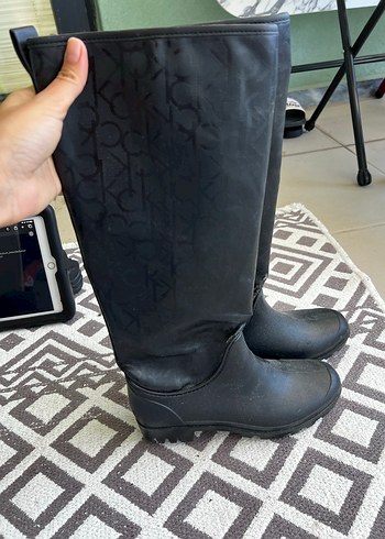Siyah Tokalı Kadın Dizüstü Bot