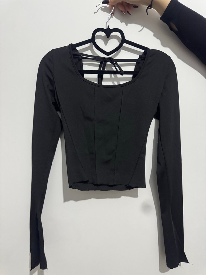 V Yaka Siyah Gotik Bluz. - Görsel 2