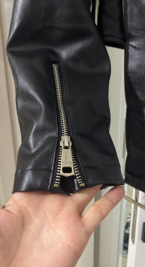 Tokalı kemerli Siyah Deri Biker Ceket - Görsel 2