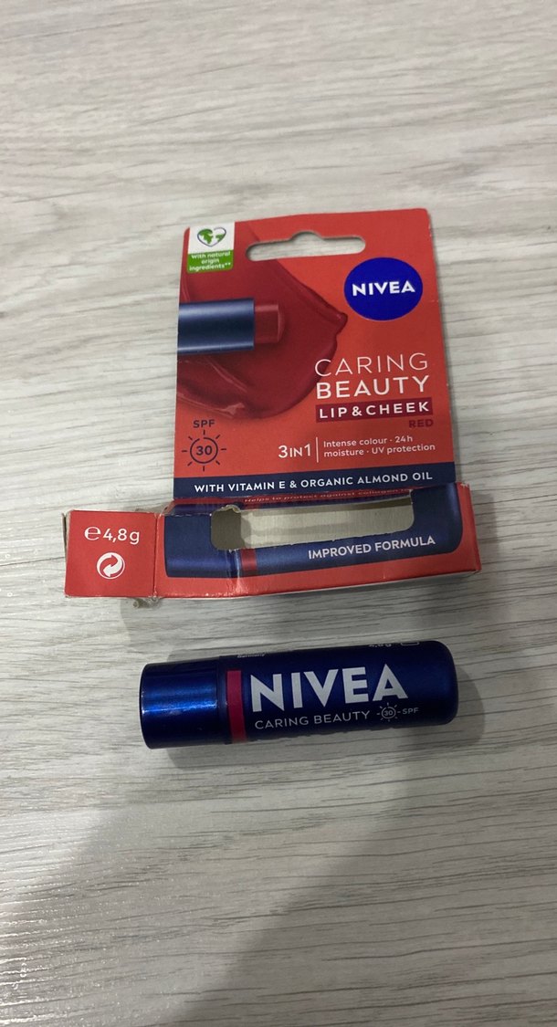 Nivea Kırmızı Dudak ve Yanak Bakım Stick SPF30 - Görsel 3