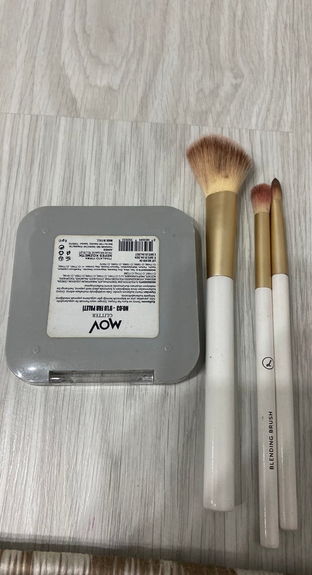 Pastel Krem Allık ve Makyaj Fırçaları - Görsel 3