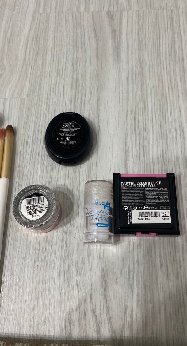 Pastel Krem Allık ve Makyaj Fırçaları - Görsel 2