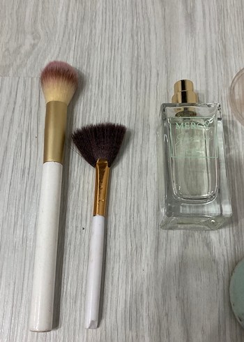 Beyaz Saplı Makyaj Fırçaları ve Aksesuarları - Görsel 2