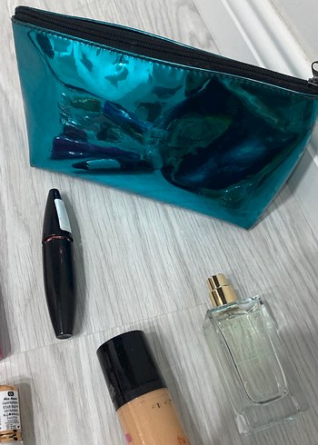 Çeşitli Beyaz ve Açık Ton Makyaj Ürünleri - Görsel 5